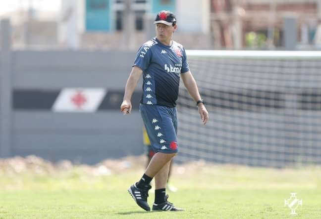 Fernardo Diniz diz estar frustrado pelo resultado e não pelo desempenho do Vasco