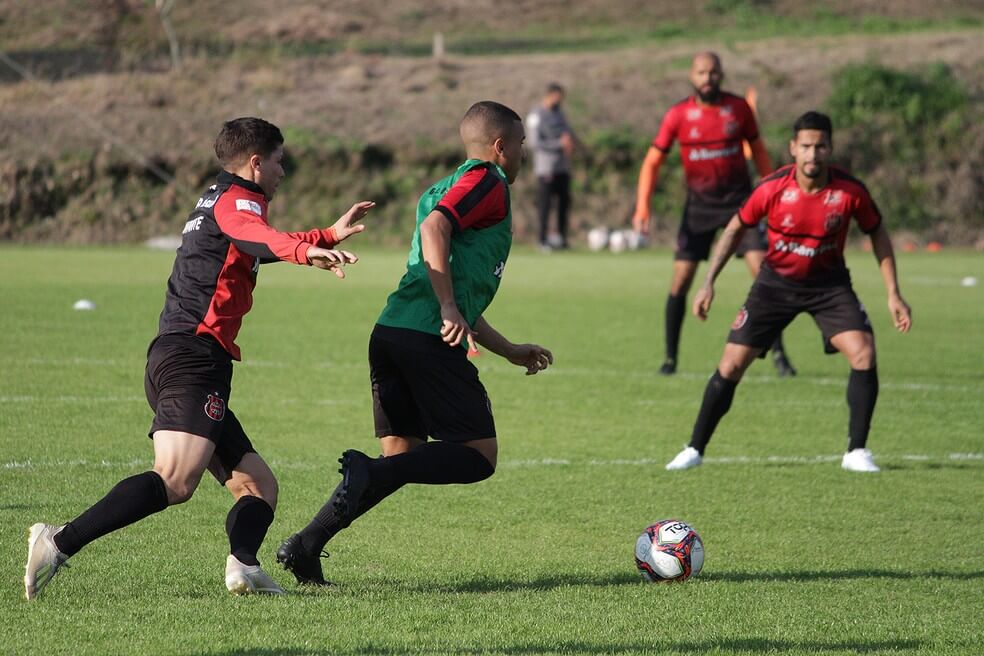 Brasil de Pelotas tem surto de Covid-19 antes de partida contra Vasco: 6 casos foram confirmados