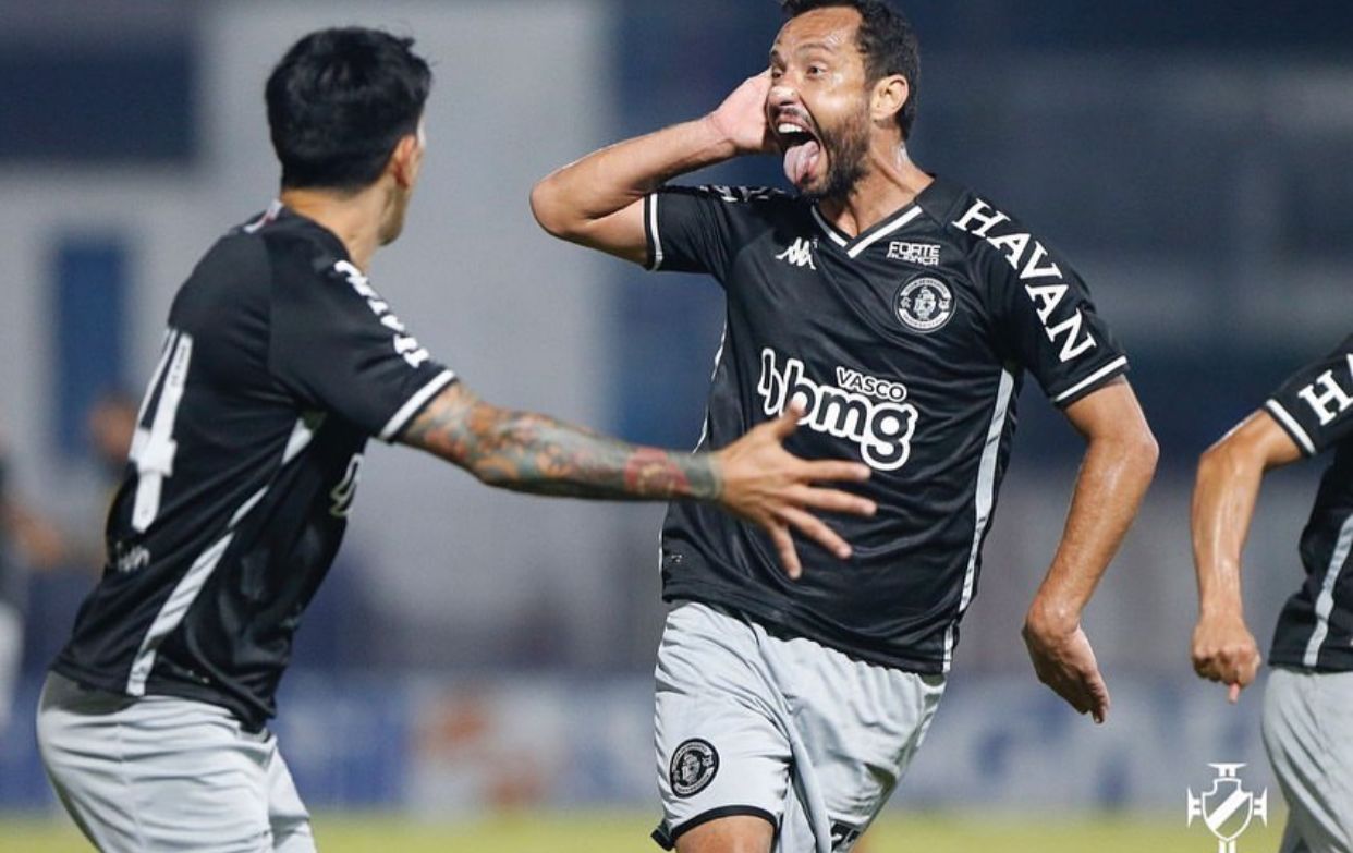 Fernando Diniz rasga elogios a Nenê: ”Ele é um exemplo pela paixão no futebol”