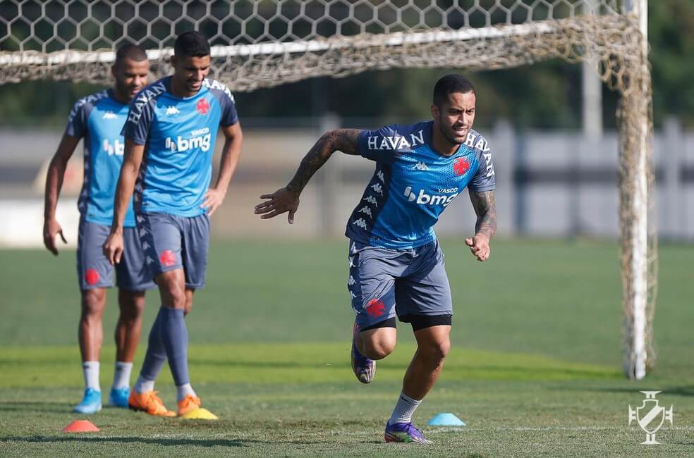 Rômulo e Morato retornam para a partida de hoje