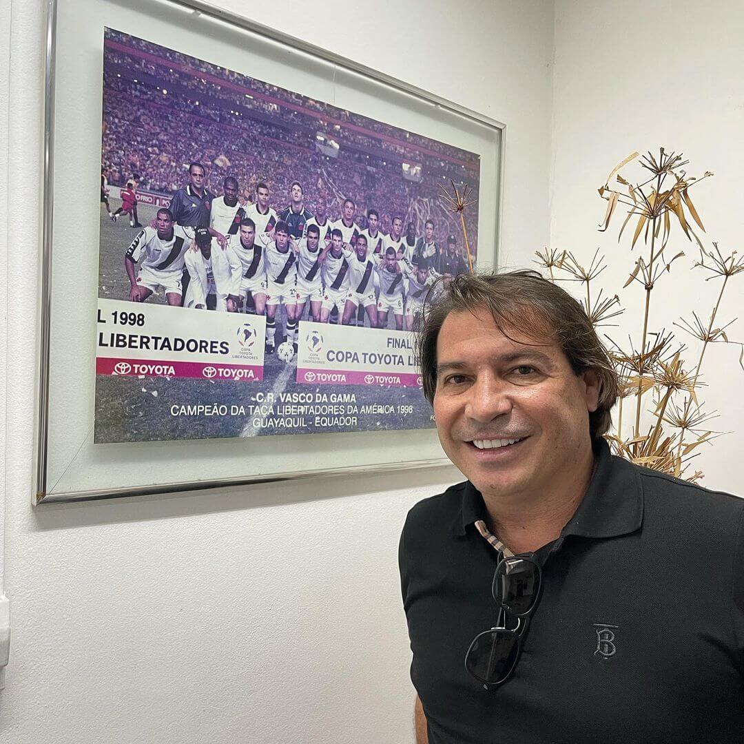 Campeão da Libertadores de 1998, Luizão visitou São Januário