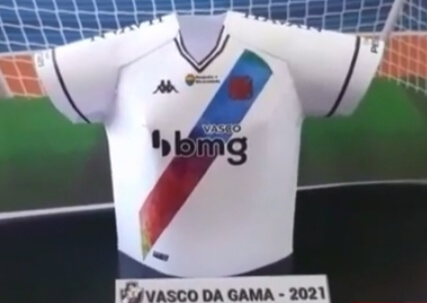 Torcedor ensina como imprimir e montar camisas do Vasco em miniatura