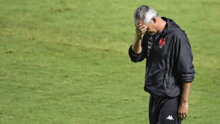 Lisca conta bastidores de sua saída, chegada de Nenê e atraso de salários