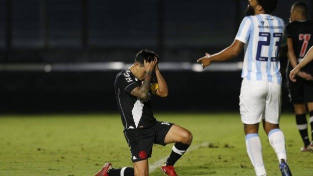Vacilou! Vasco joga mal e perde para o Sampaio Corrêa
