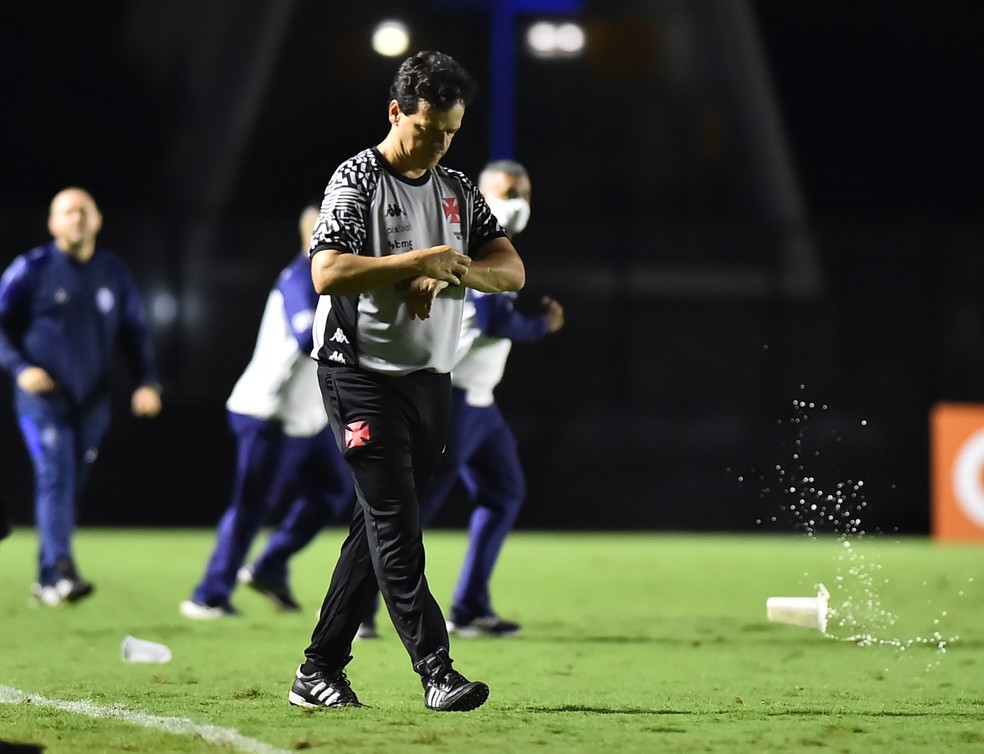 Polícia, por questões de segurança, pediu para que os jogadores não dessem entrevistas após o final do jogo