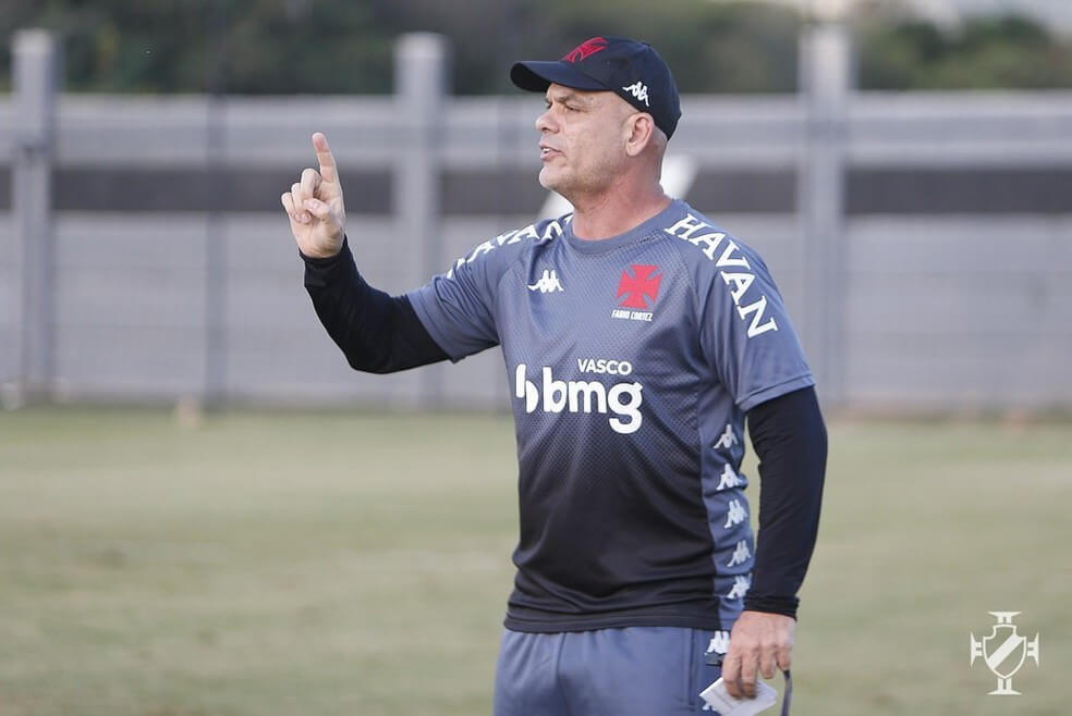 Vasco fecha 2021 com 7 treinadores diferentes
