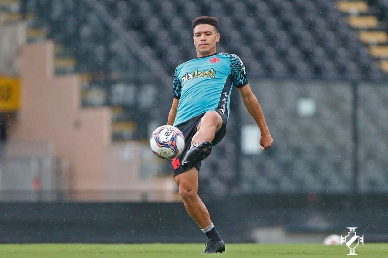 Confira as prováveis escalações para a partida entre Vasco e Vitória