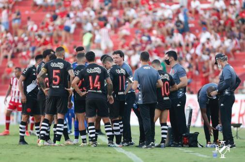 Vasco levou 11 gols nas últimas 4 partidas; São 30 sofridos em bolas aéreas