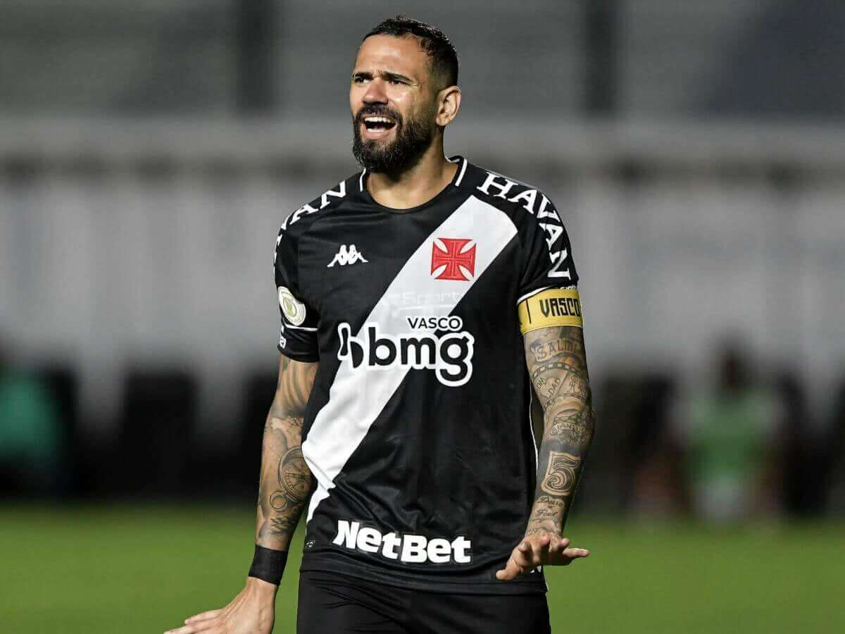 Castán revela sonho com a camisa do Vasco, fala de polêmica com camisa LGBTQIA+ e elege Ricardo Sá Pinto como pior técnico