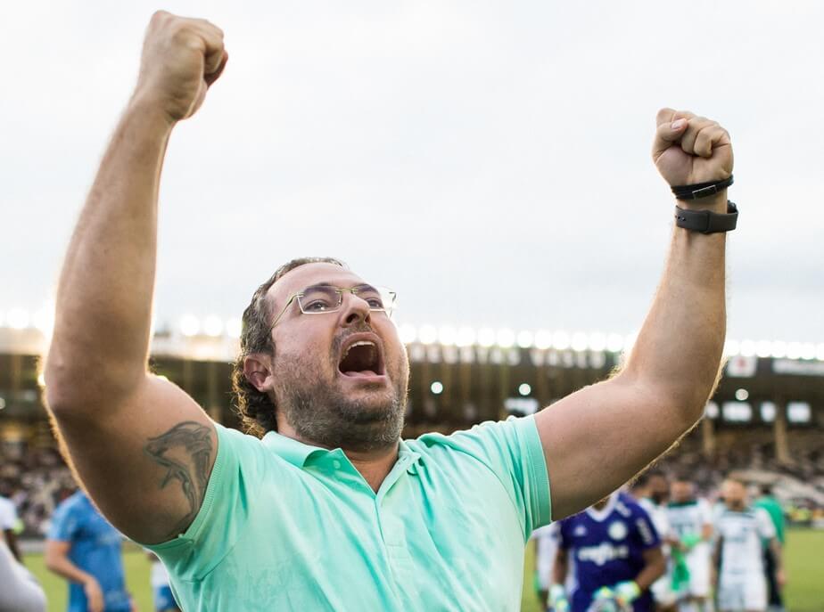 Diretor Alexandre Mattos tem interesse em trabalhar no Rio