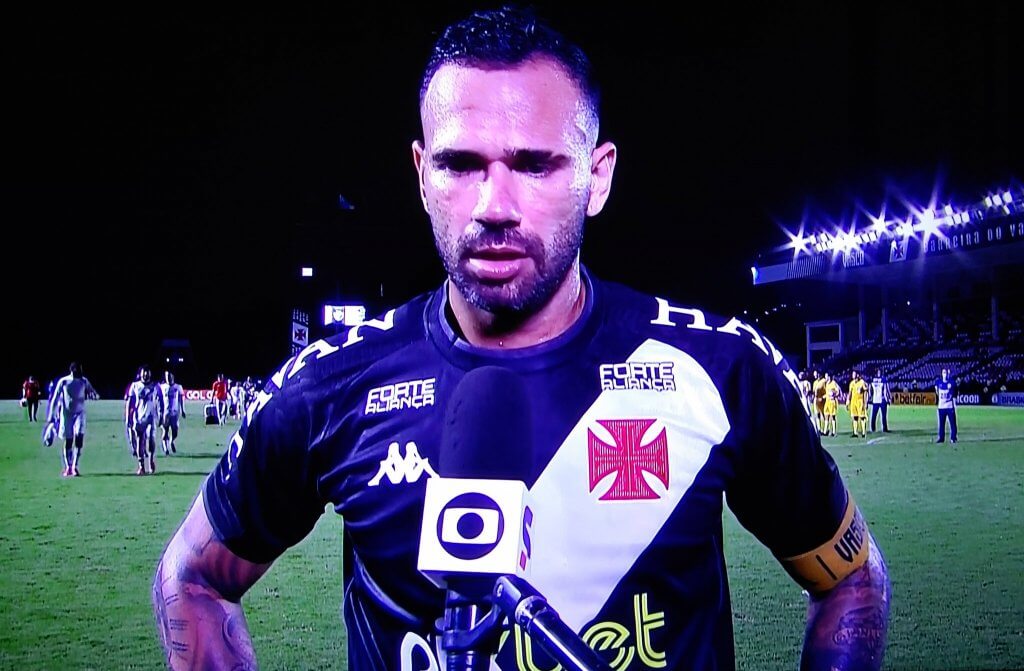 Leandro Castán pede desculpas por temporada ruim do Vasco