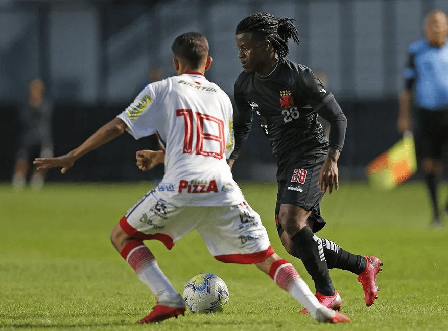 Lucas Santos segue com futuro indefinido no Vasco