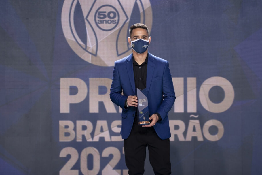 Pikachu fala do Vasco em premiação do Brasileirão