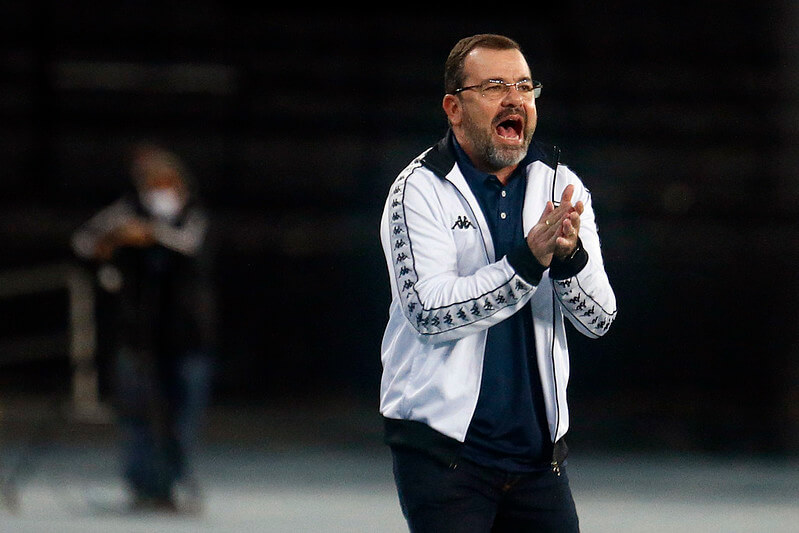 Técnico do Botafogo fala sobre a zaga do Vasco