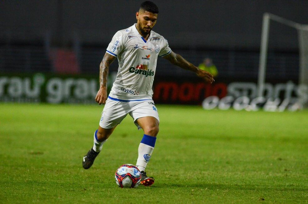 Vasco acerta a contratação do volante Yuri