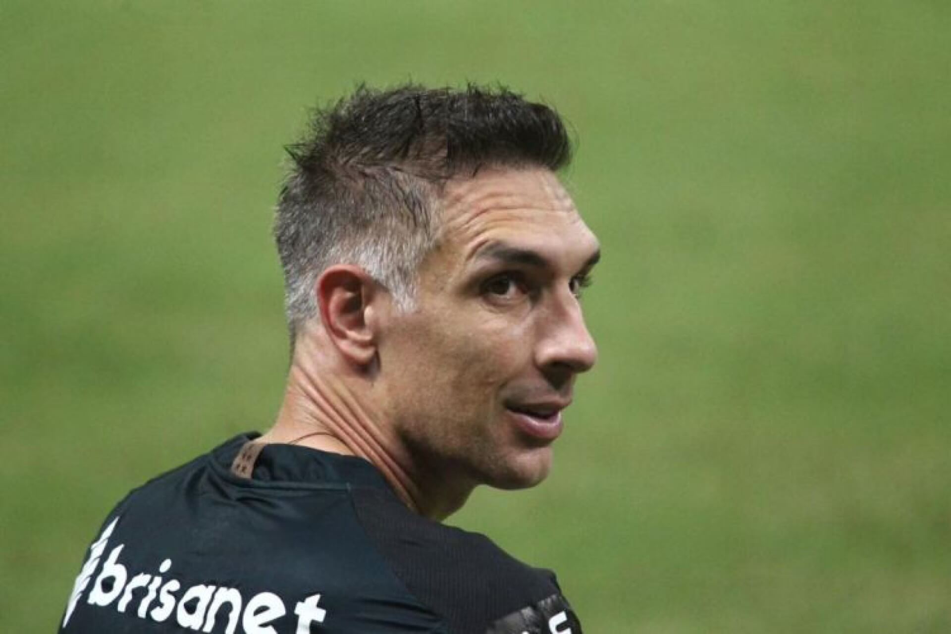 Vasco comunica mudança de planos, e Fernando Prass fica longe de acerto