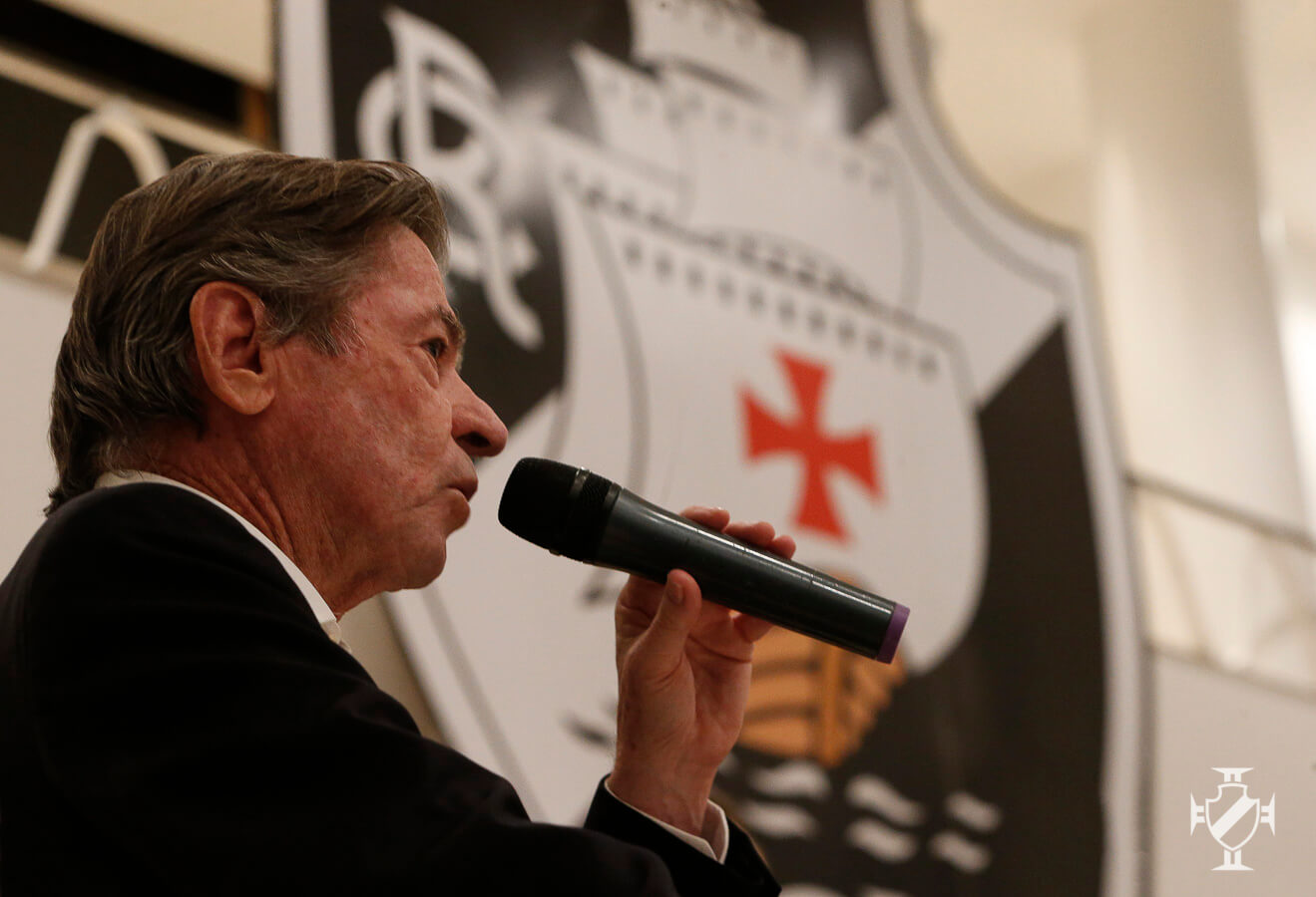 Vasco monitora quatro dirigentes