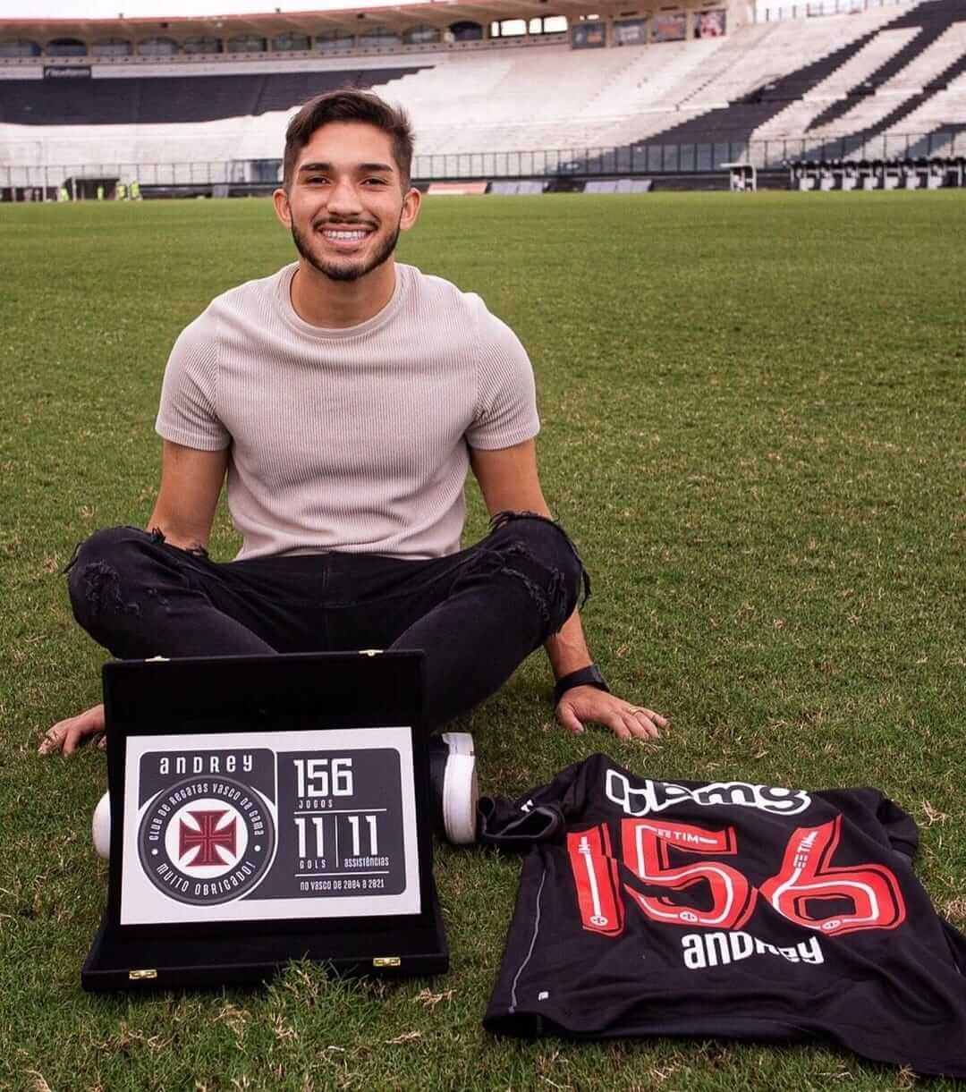 Andrey se despede oficialmente do Vasco; Jogador publica mensagem de agradecimento