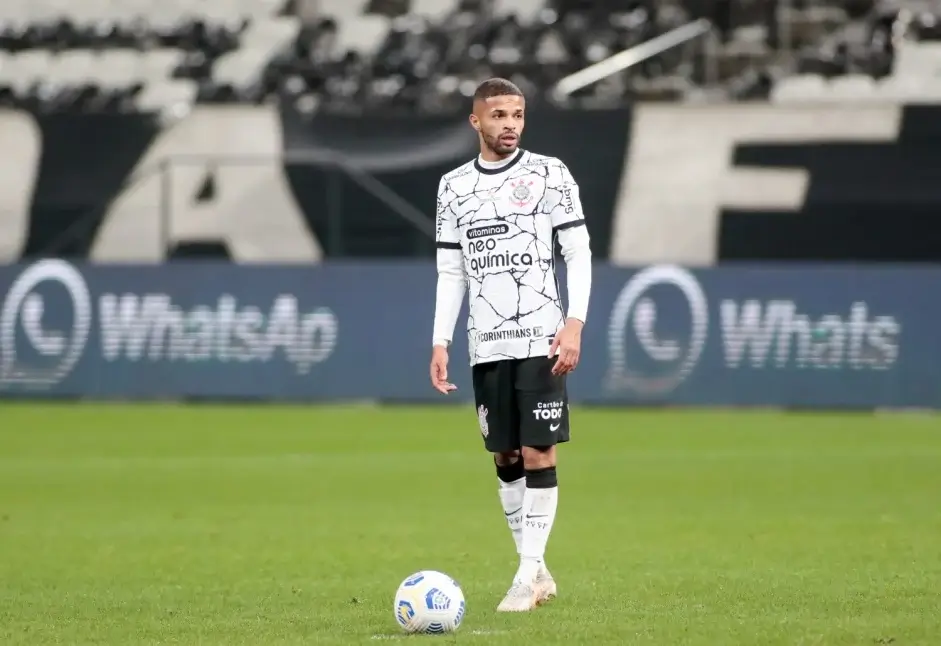 Vasco encaminha empréstimo com meia Vitinho, do Corinthians