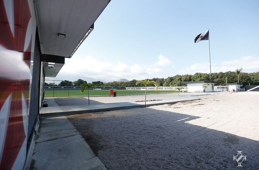 Vasco não tem interesse em contratar outro goleiro no momento; Clube prioriza jogadores versáteis para o ataque