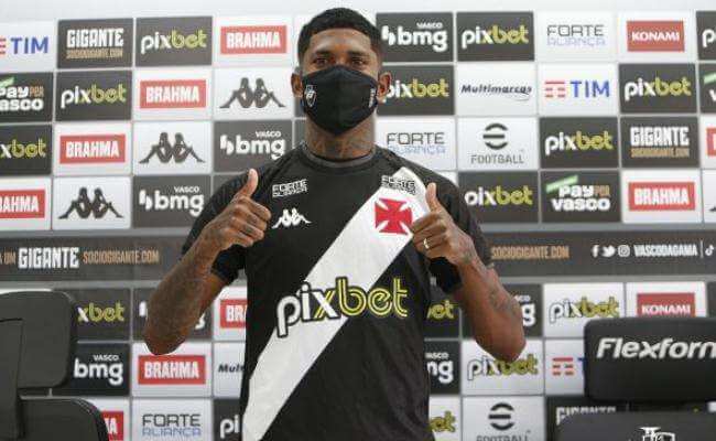 Raniel é apresentado no Vasco e pede a camisa 9
