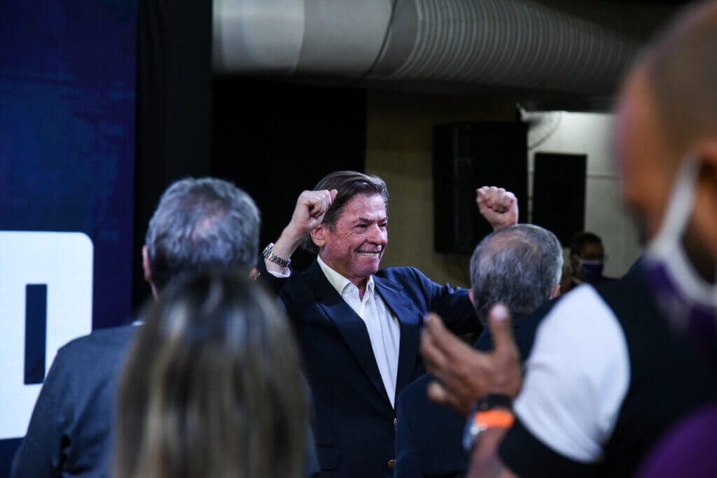 Vasco fecha com dois novos patrocinadores