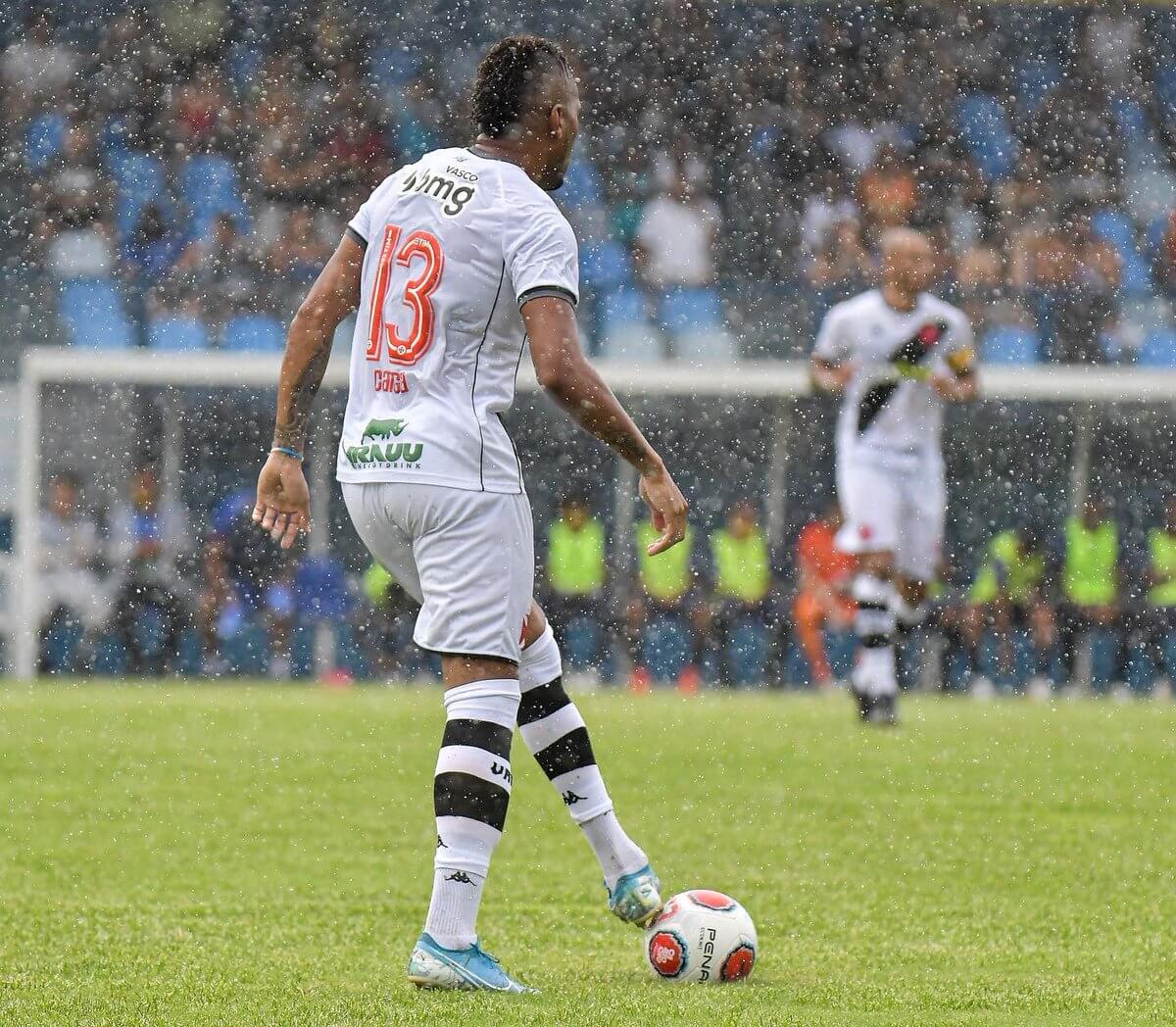 Zé Ricardo elogia estreia de Cangá; confira números do zagueiro