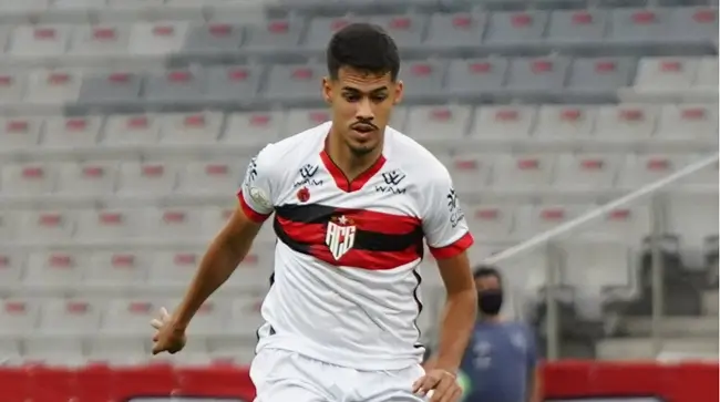 Zagueiro revela o motivo de não aceitar a proposta do Vasco: “O Cruzeiro me chamou atenção porque é um time muito grande”