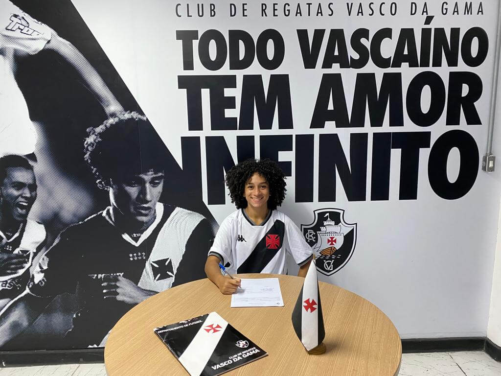 Vasco assina contrato de formação com Thalia no feminino base