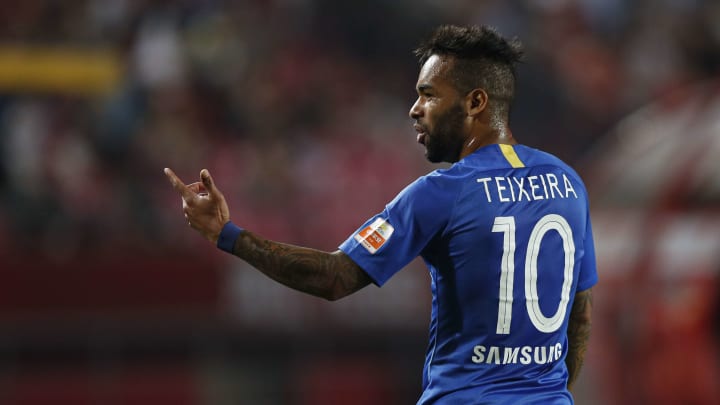 Tem vaga? Alex Teixeira deve sair do Besiktas