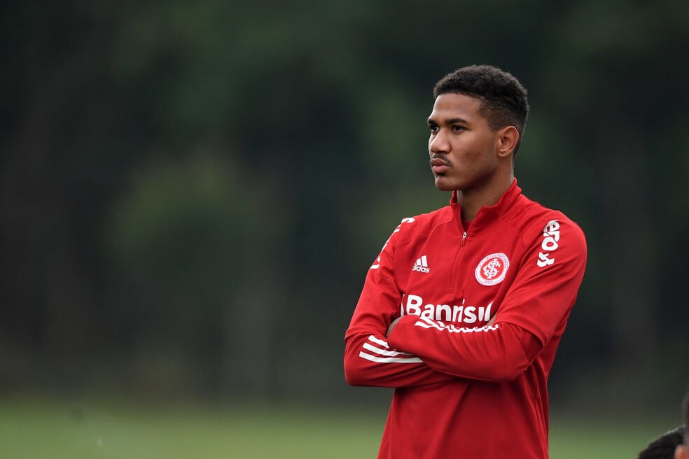 Bruno Gomes vai para o Internacional e Vasco recebe volante Zé Gabriel