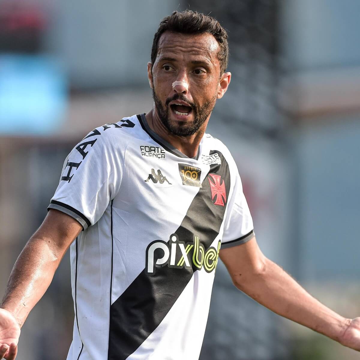Nenê comemora vitória do Vasco, mas admite que o time não precisava ter sofrido