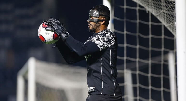 Thiago Rodrigues é ovacionado pela torcida do Vasco e afirma: “Jogamos futebol para eles”