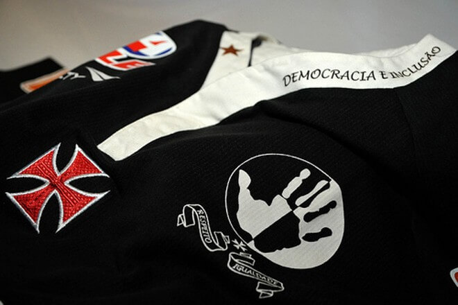 Vasco se manifesta sobre ato racista contra Gabriel Barbosa, do Flamengo