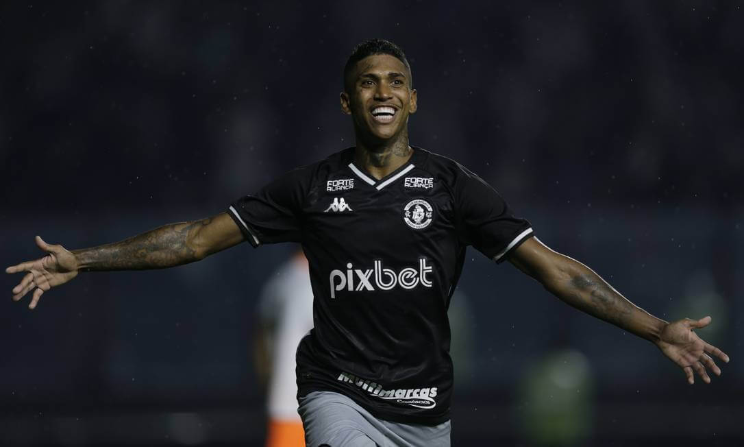 Vasco vence o Audax e se classifica para as semifinais do Carioca