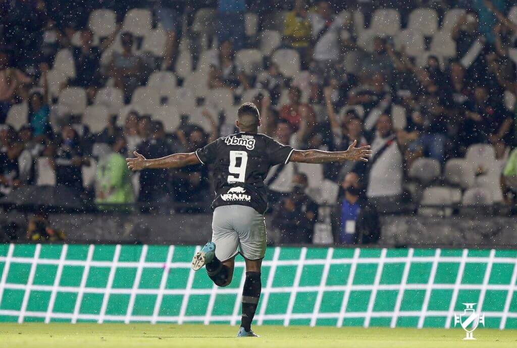 Vasco deverá jogar com força máxima; Três jogadores estão pendurados e podem desfalcar no clássico