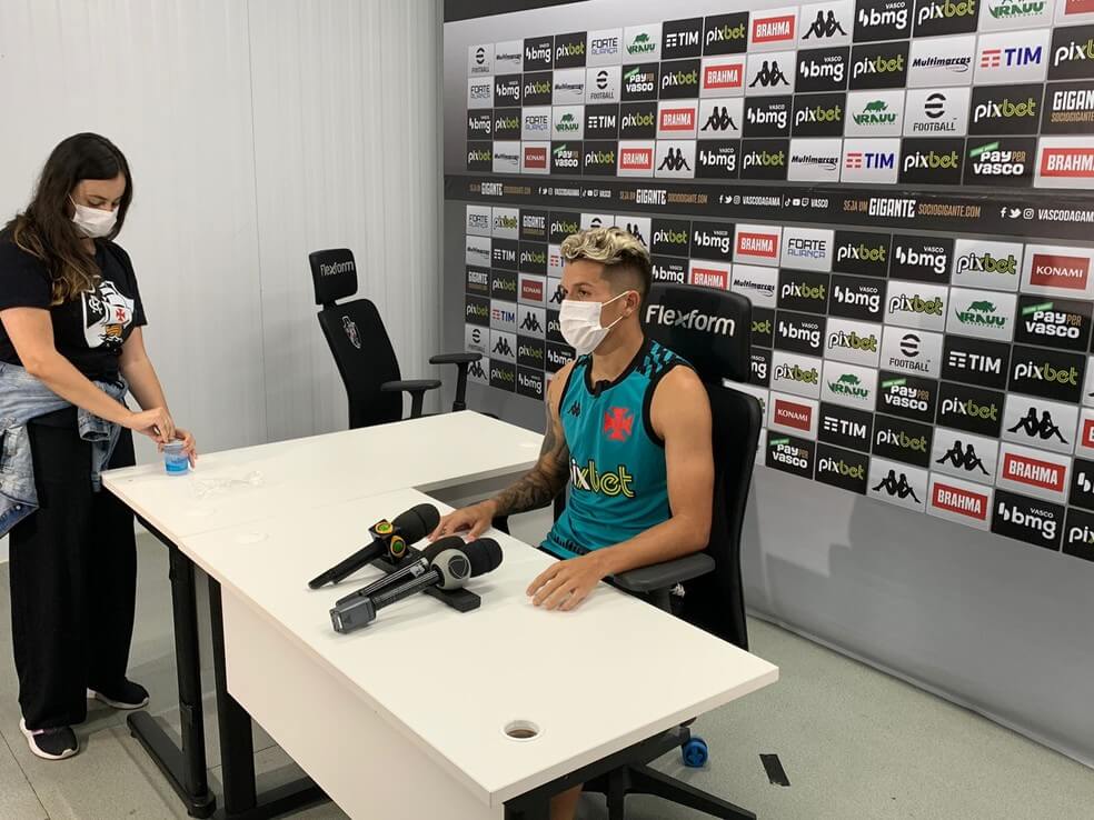 Bruno Nazário mira primeiro gol pelo Vasco e elogia torcida