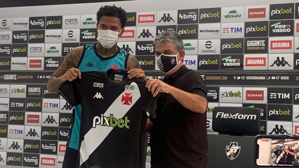 Zé Gabriel é apresentado no Vasco e afirma: “Estou disposto a ajudar, independente da função”