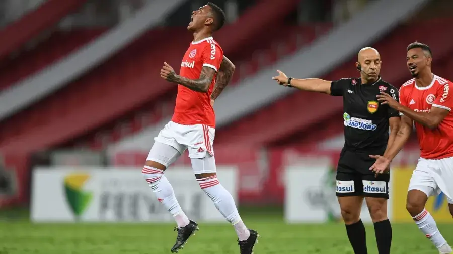 Vasco está próximo de anunciar mais 2 contratações