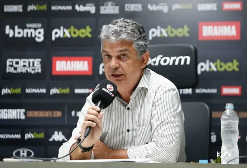 Carlos Brazil se pronuncia sobre a busca por reforços
