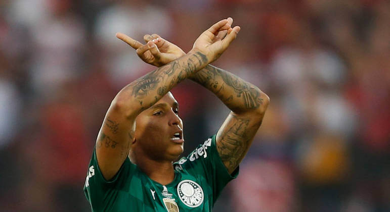 Deyverson no Vasco? Ao Papo na Colina, empresário fala sobre o atacante, que estaria perto do Cruzmaltino