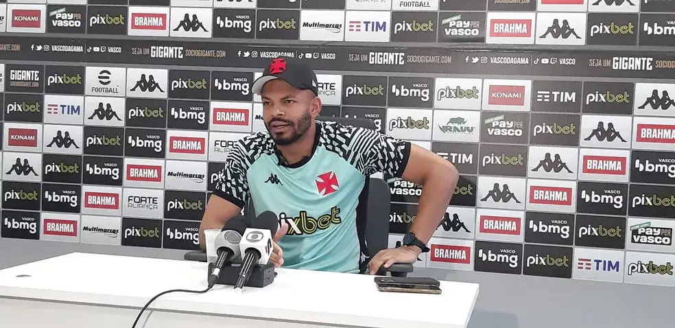 Contagiados pela visita de investidores, time do Vasco acredita em uma remontada sobre o Flamengo: “Orçamento não entra em campo”