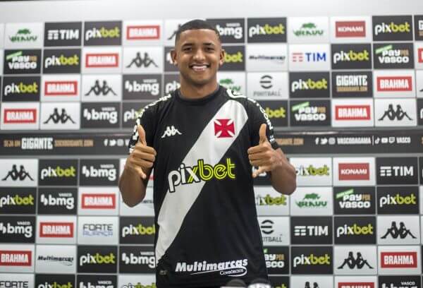 “Oportunidade da minha vida”: Zé Vitor é apresentado no Vasco