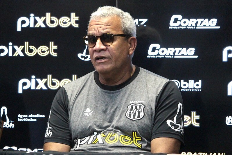 EXCLUSIVO: Hélio dos Anjos fala sobre o ocorrido no duelo com o Vasco pela primeira vez