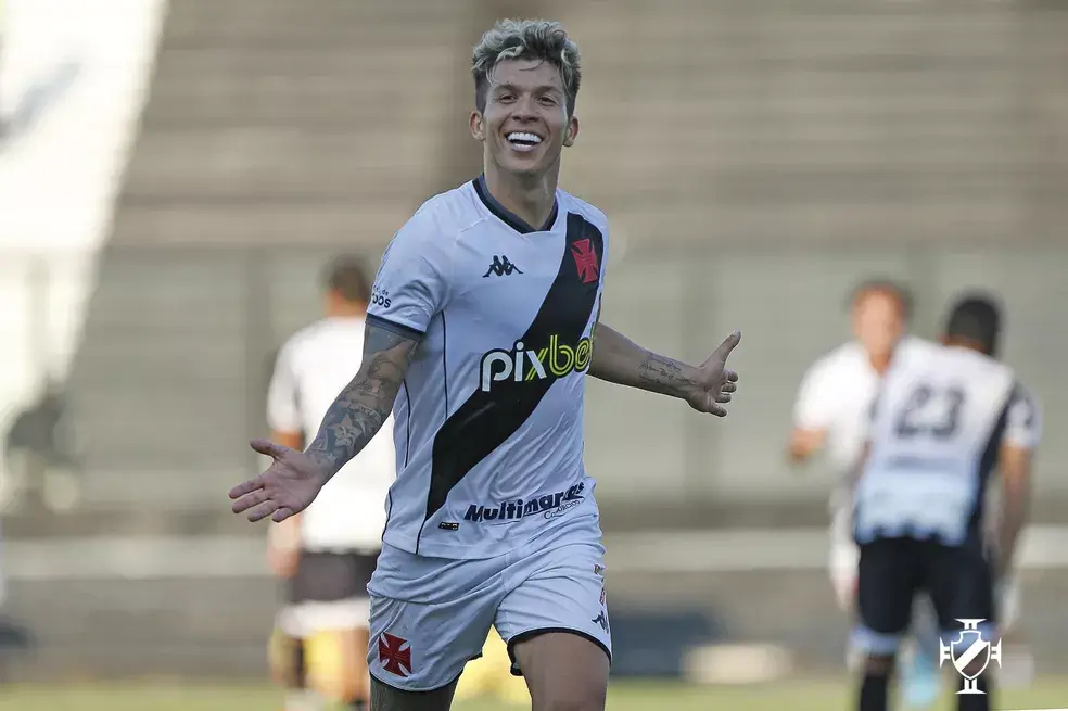 Em conversa com Zé Ricardo, Bruno Nazário pede para voltar a atuar como meia