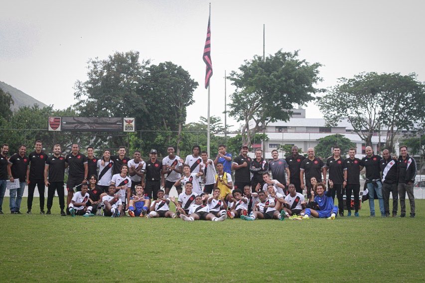 Joia do Vasco marca gol no rival e zomba o Flamengo