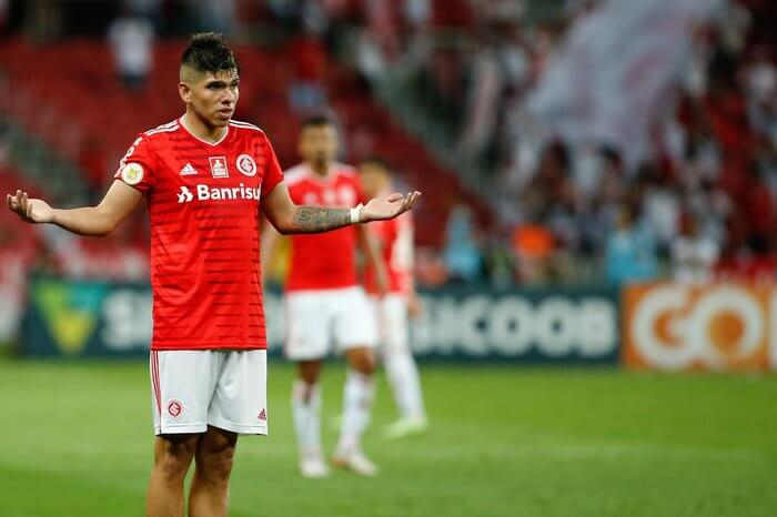 Quais são as características de Carlos Palacios