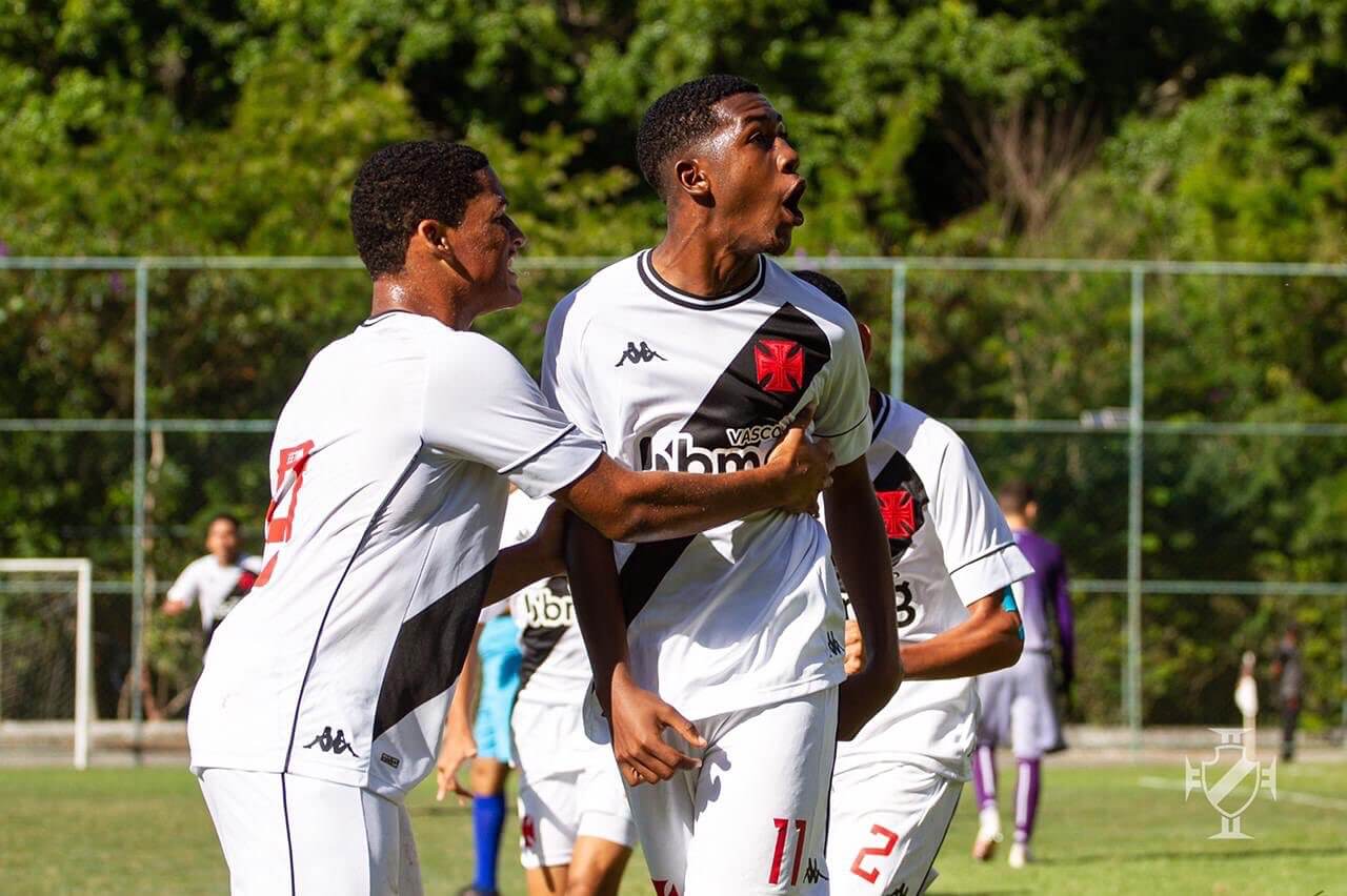 Joia brilhando! Rayan marca duas vezes, chega aos 7 gols, e Vasco vence na Copa Rio Sub-17