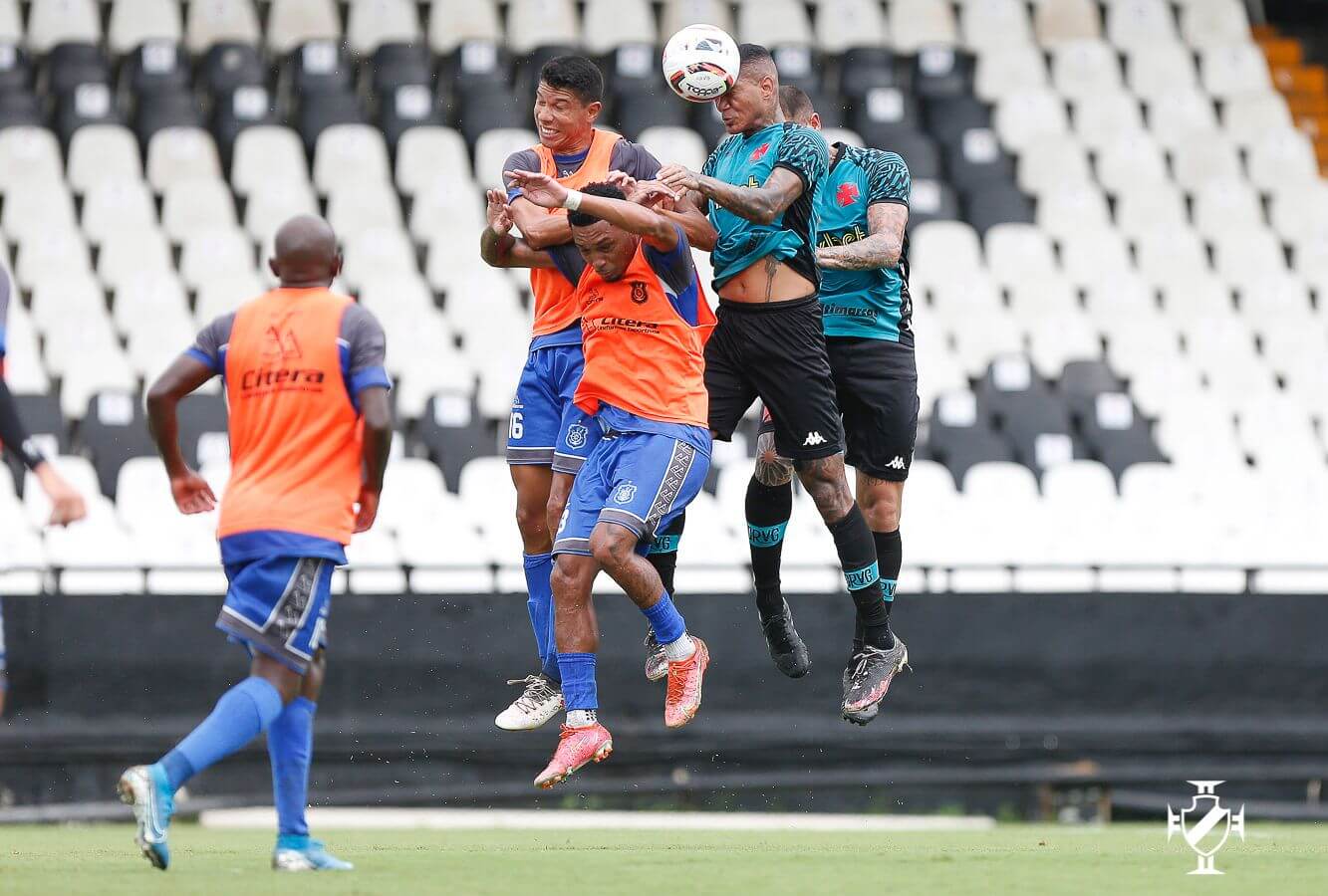 Titulares não marcam, mas reservas garantem a vitória do Vasco em jogo-treino