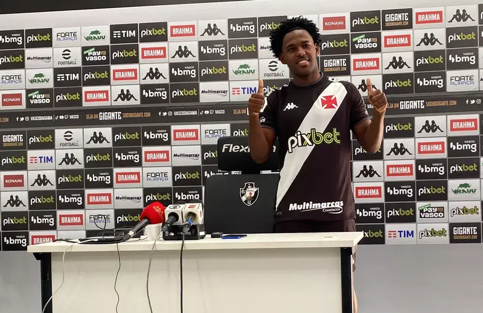 Atacante Lucas Oliveira é apresentado no Vasco: “Estou aqui para fazer a minha história”